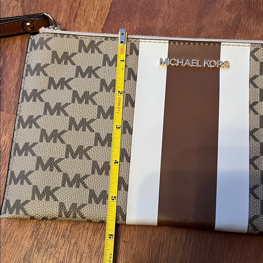 Like new Michael Kors Brown and Cream Monogram Clutch - Picture 16 of 16